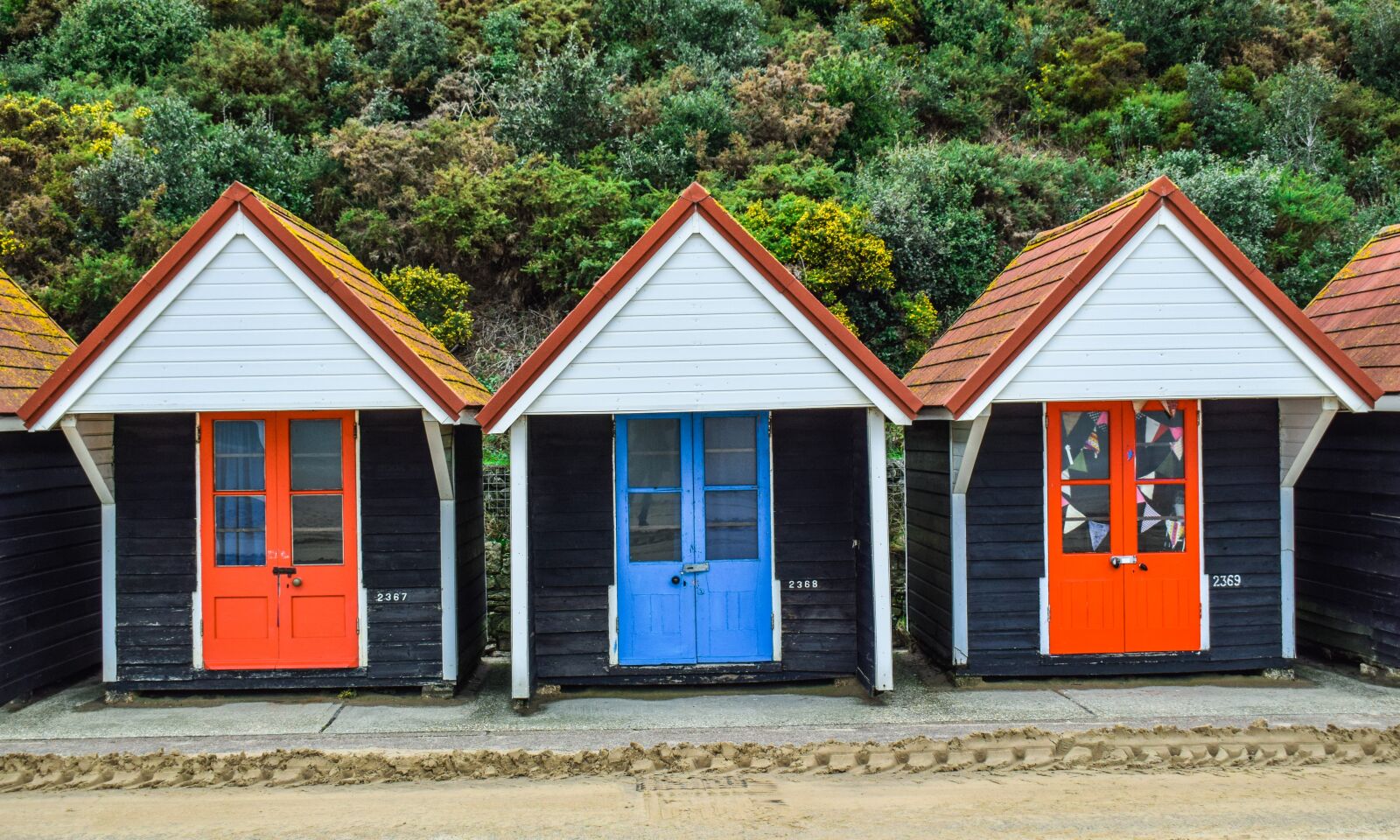Nikon D3300 sample photo. Beach, huts, colorful photography