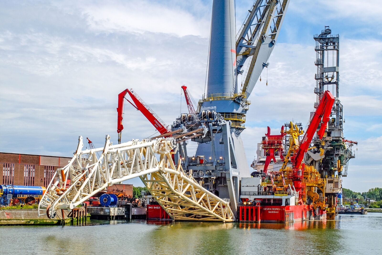 Fujifilm X30 sample photo. Boat, crane boat, crane photography