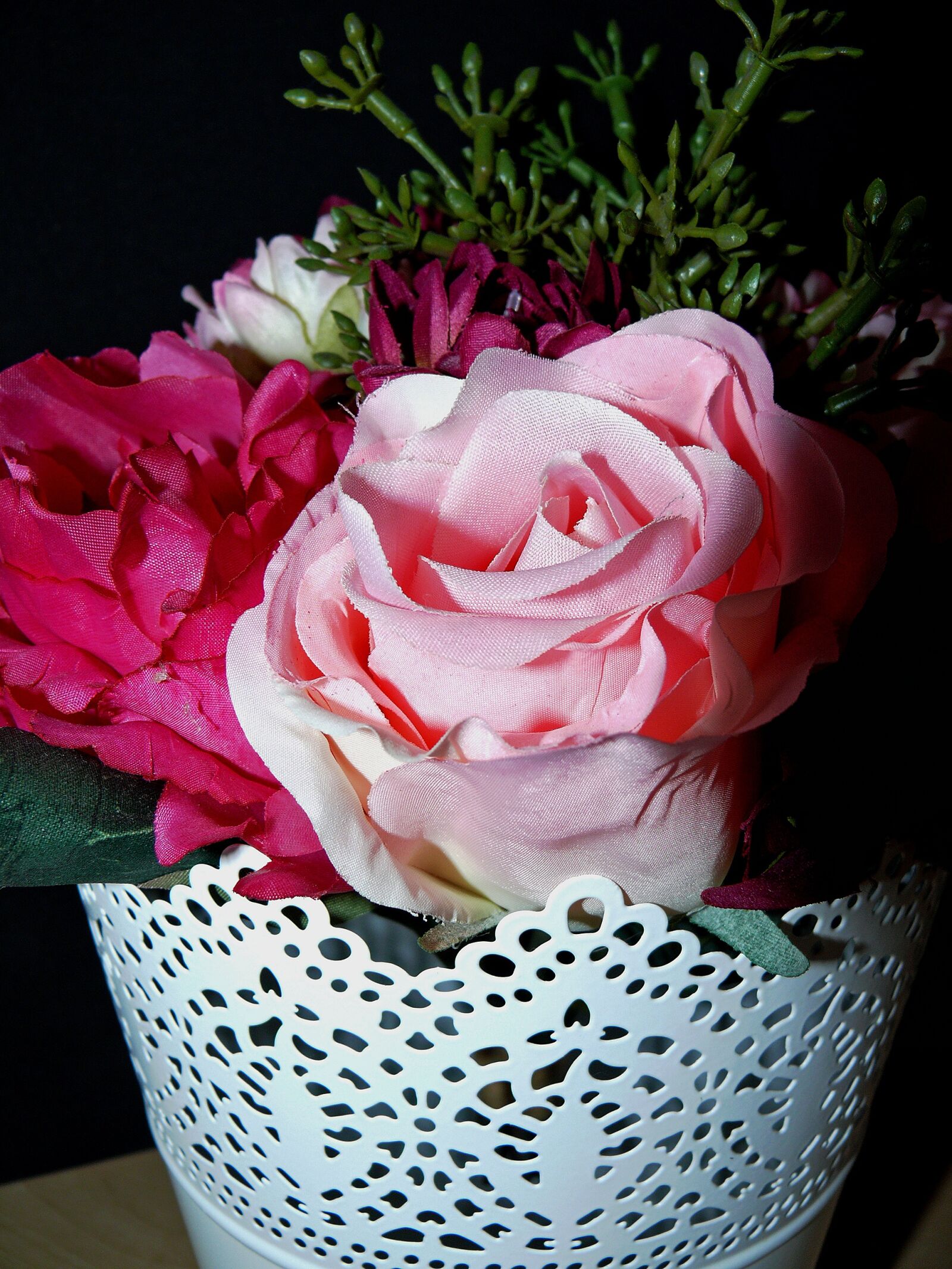 Leica V-LUX 1 sample photo. Flowers, artificial flowers, deco photography