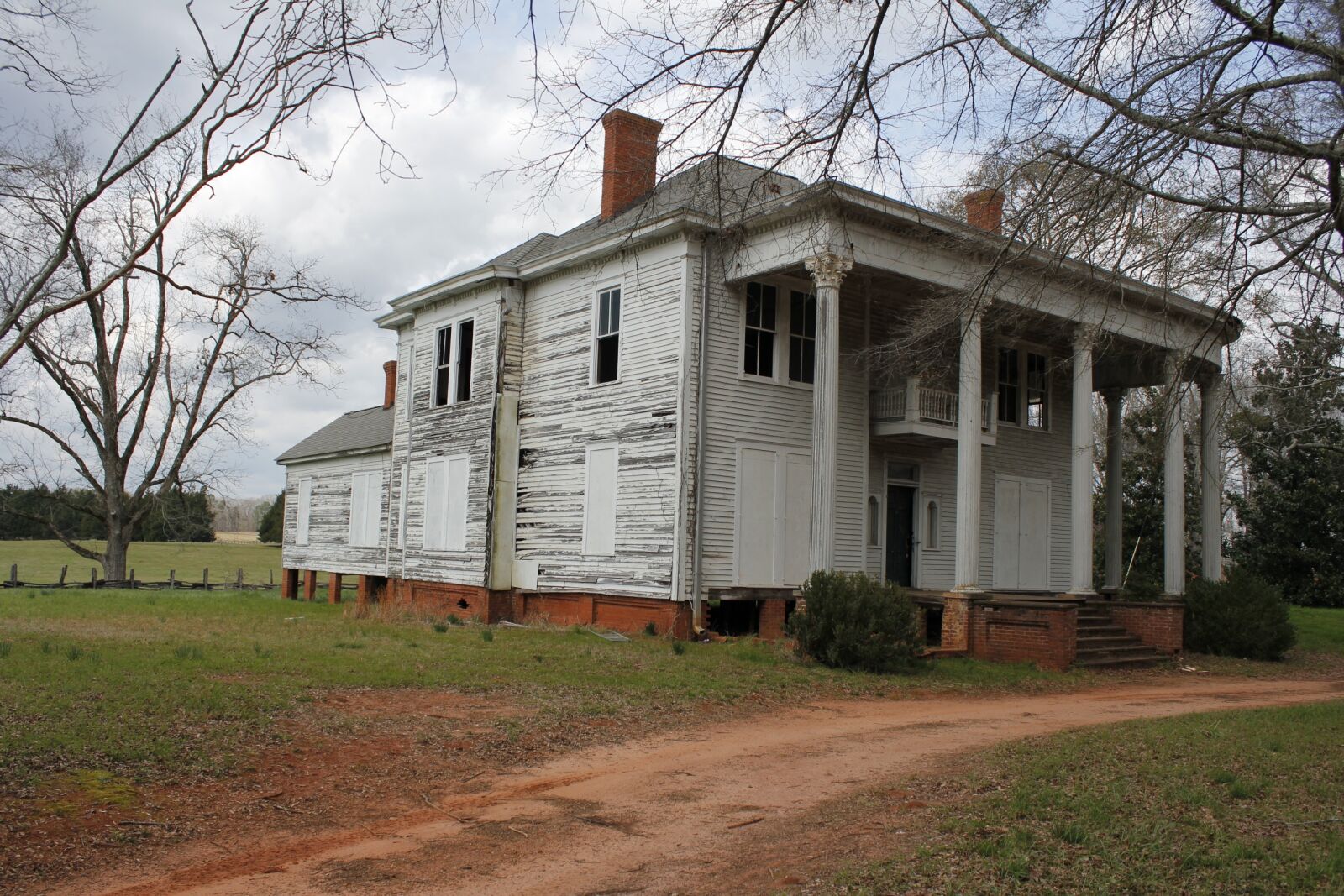 Canon EOS 550D (EOS Rebel T2i / EOS Kiss X4) sample photo. Old, old house, house photography