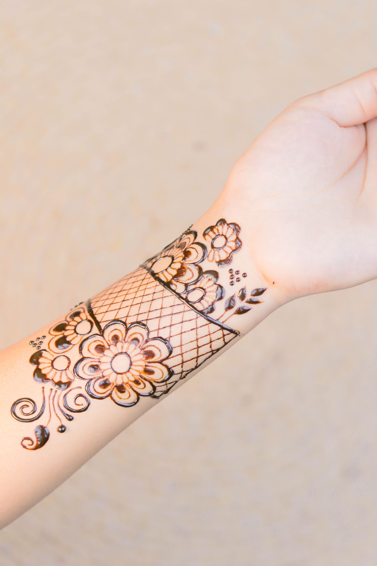 Canon EOS 80D sample photo. Henna, hands, mehendi photography