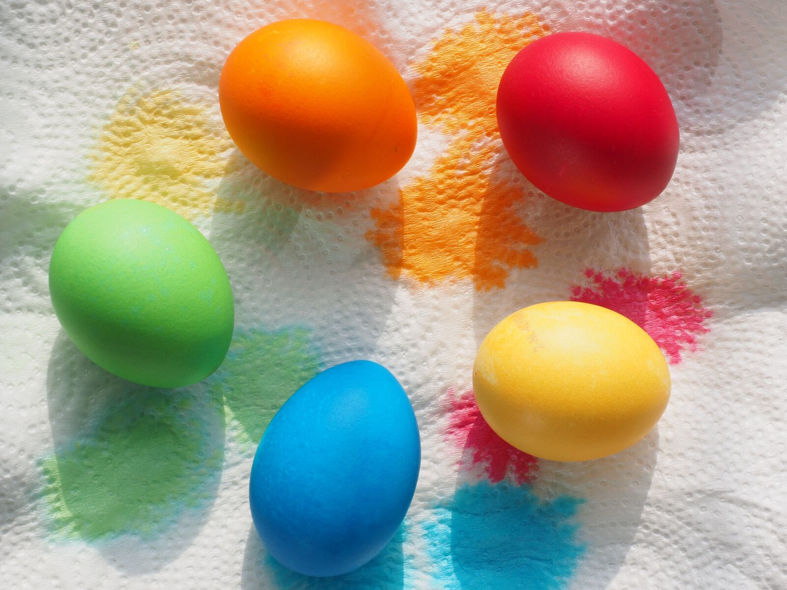 Olympus OM-D E-M1 + Olympus M.Zuiko Digital ED 12-40mm F2.8 Pro sample photo. Easter eggs, easter eggs photography