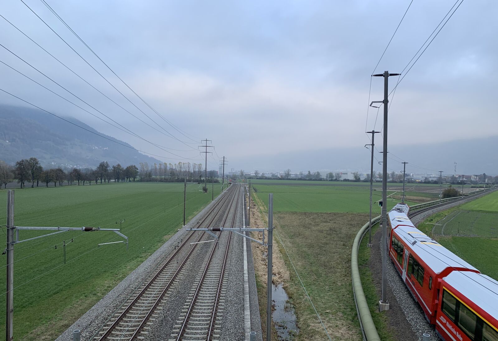 Apple iPhone XR sample photo. Rhb, decision, train photography