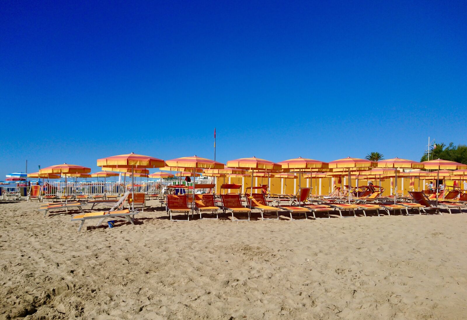 Sony Xperia X sample photo. Beach, umbrellas, sea photography