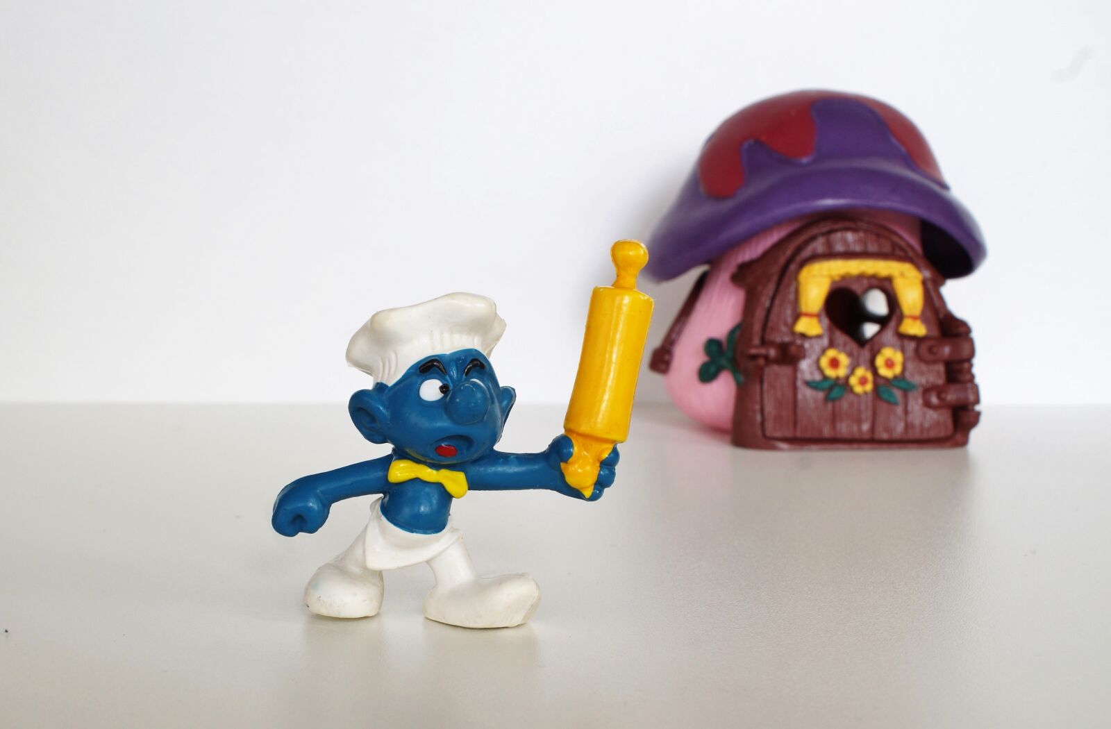 Sony DT 18-70mm F3.5-5.6 sample photo. Smurf, smurfs, figure photography