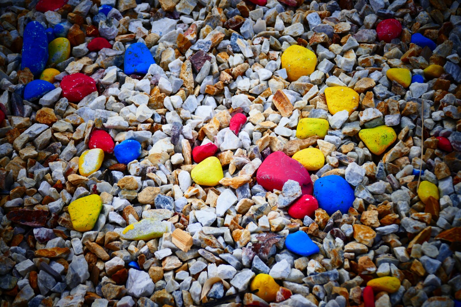 Panasonic Lumix DMC-FZ1000 sample photo. Stones, pebbles, colour photography