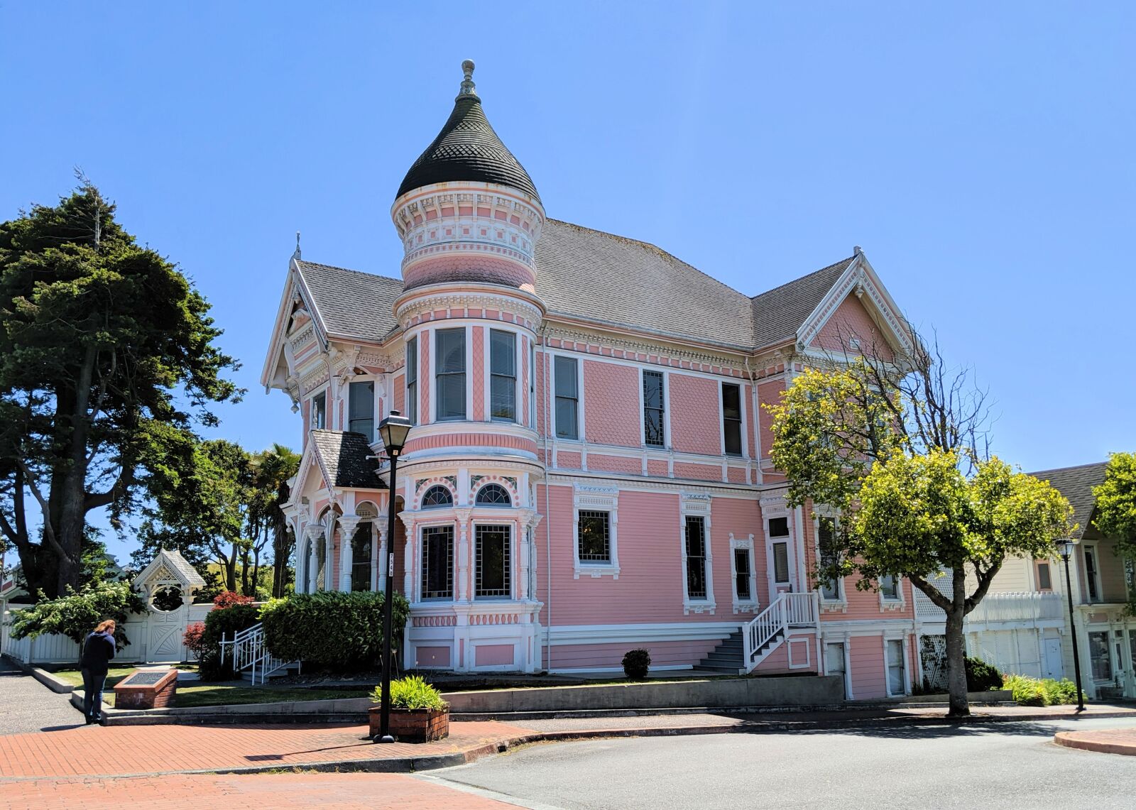 Google Pixel 3 sample photo. Pink house, eureka, architecture photography