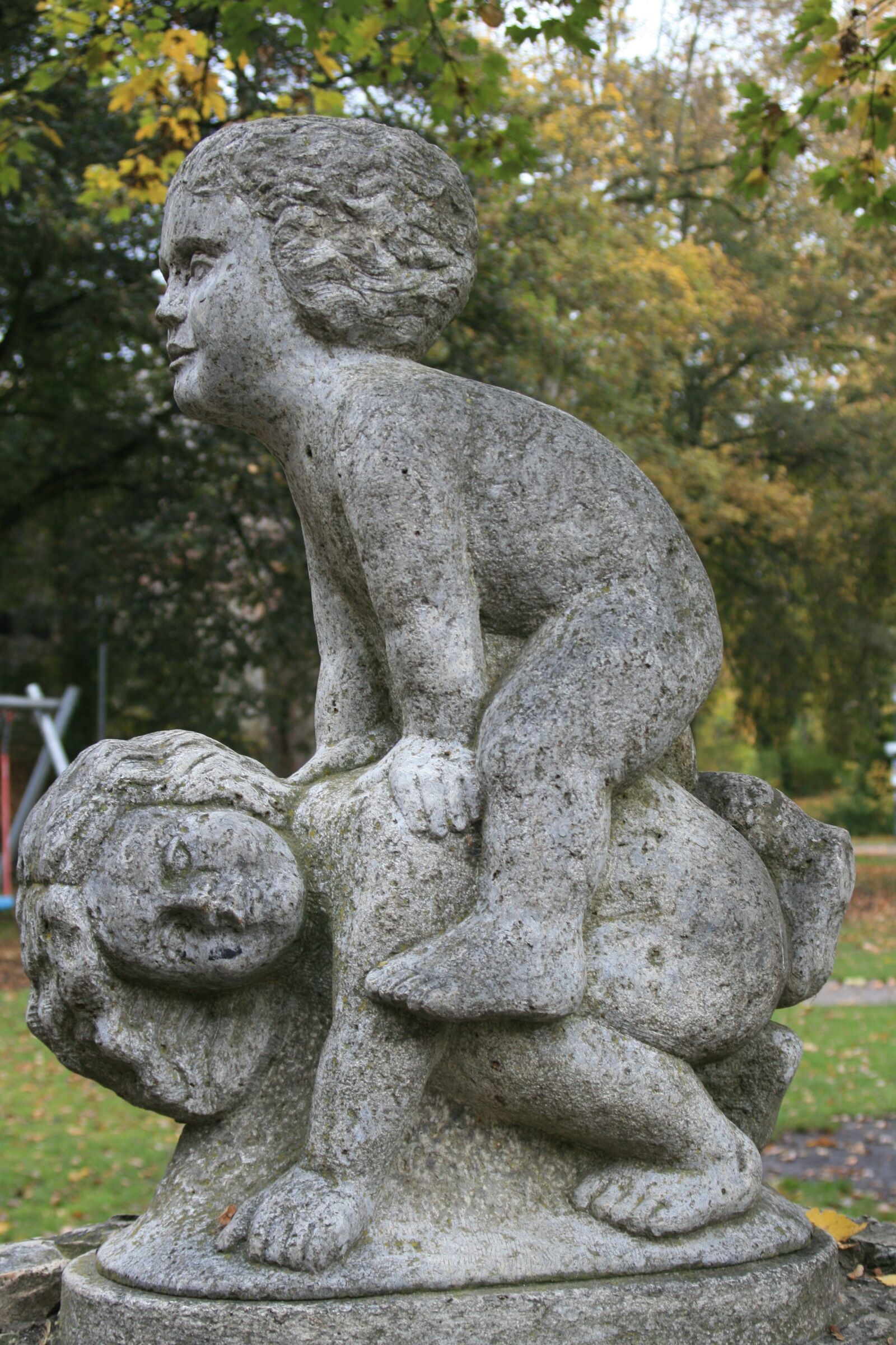 Canon EOS 400D (EOS Digital Rebel XTi / EOS Kiss Digital X) sample photo. Cherub, park, angel figure photography
