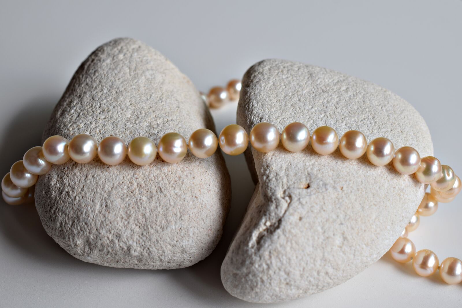 Nikon D5300 sample photo. Jewelry, pearls, necklace photography