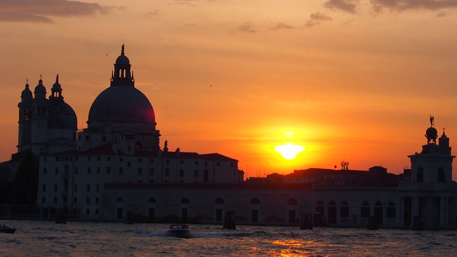 OLYMPUS M.12-50mm F3.5-6.3 sample photo. Venice, italy, europe photography