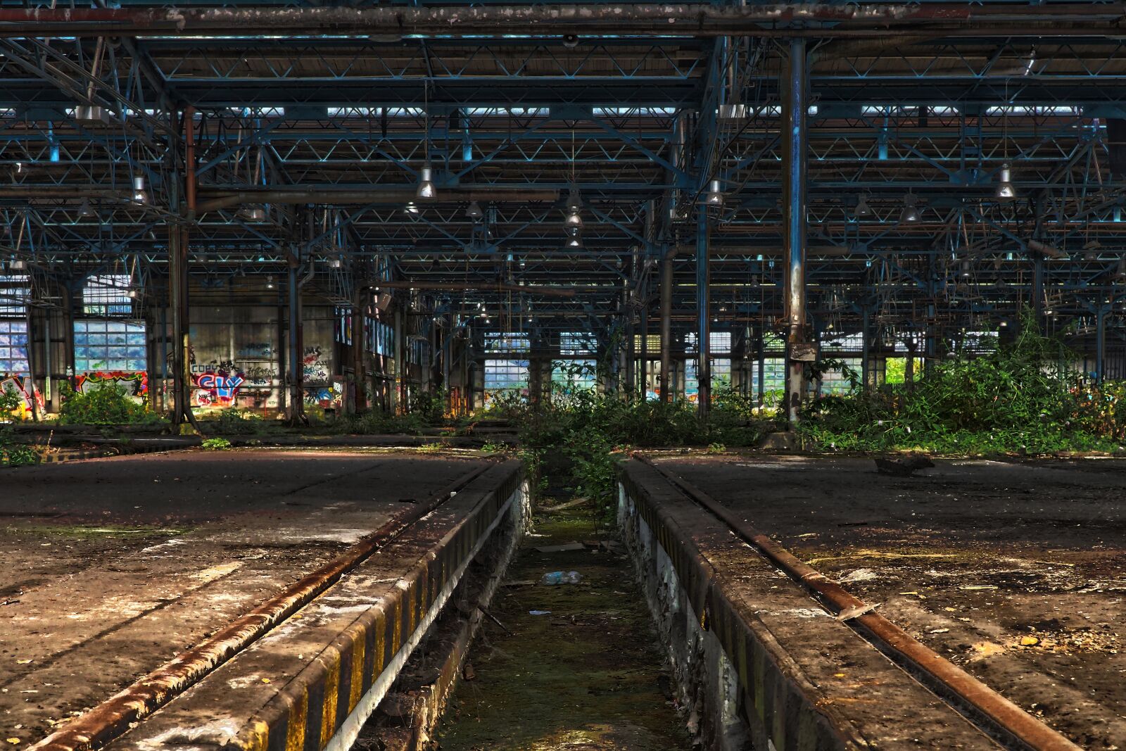 Olympus OM-D E-M10 sample photo. Lost places, hall, pforphoto photography