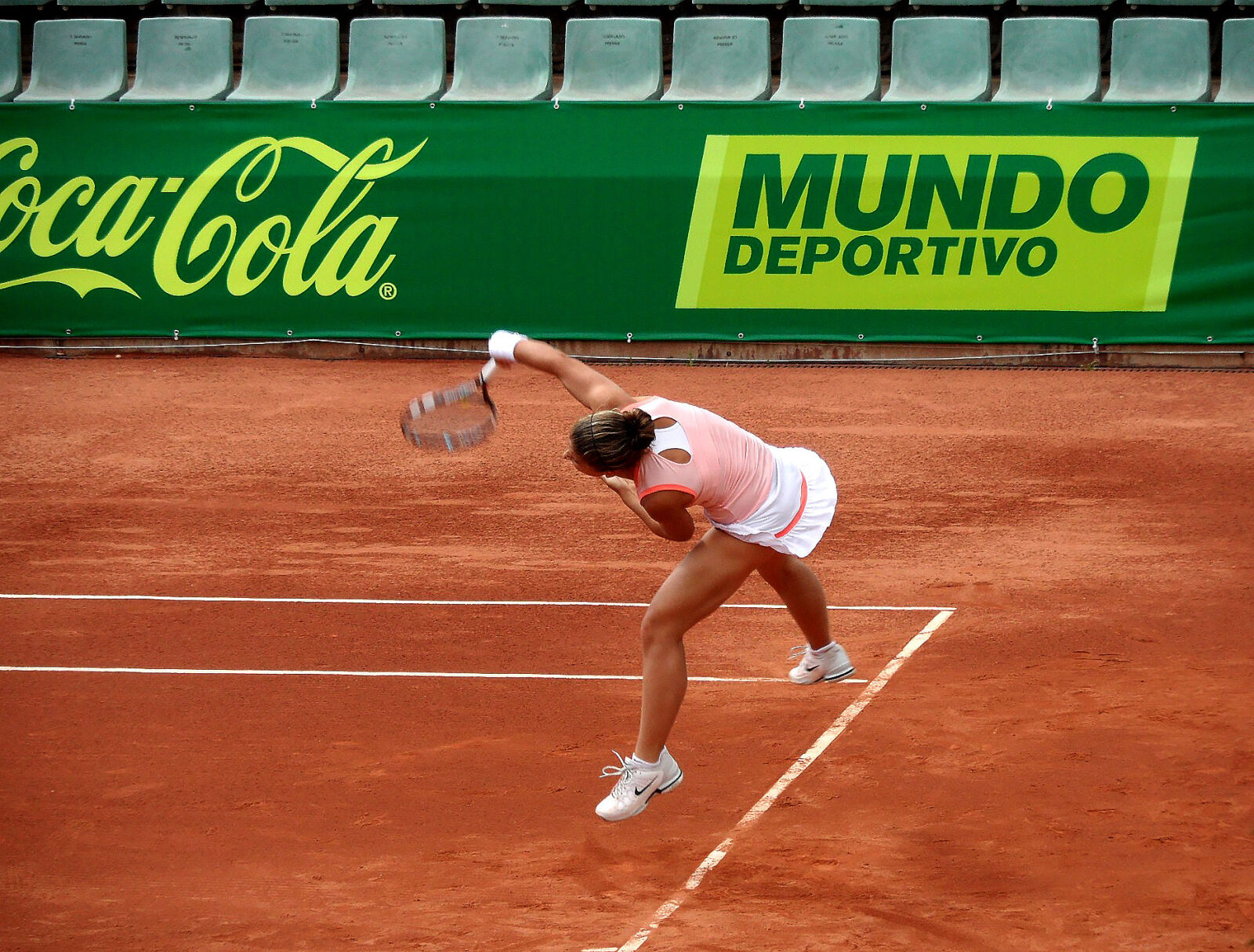 Samsung WB600 / VLUU WB600 /  WB610 sample photo. Sport, tennis, woman photography