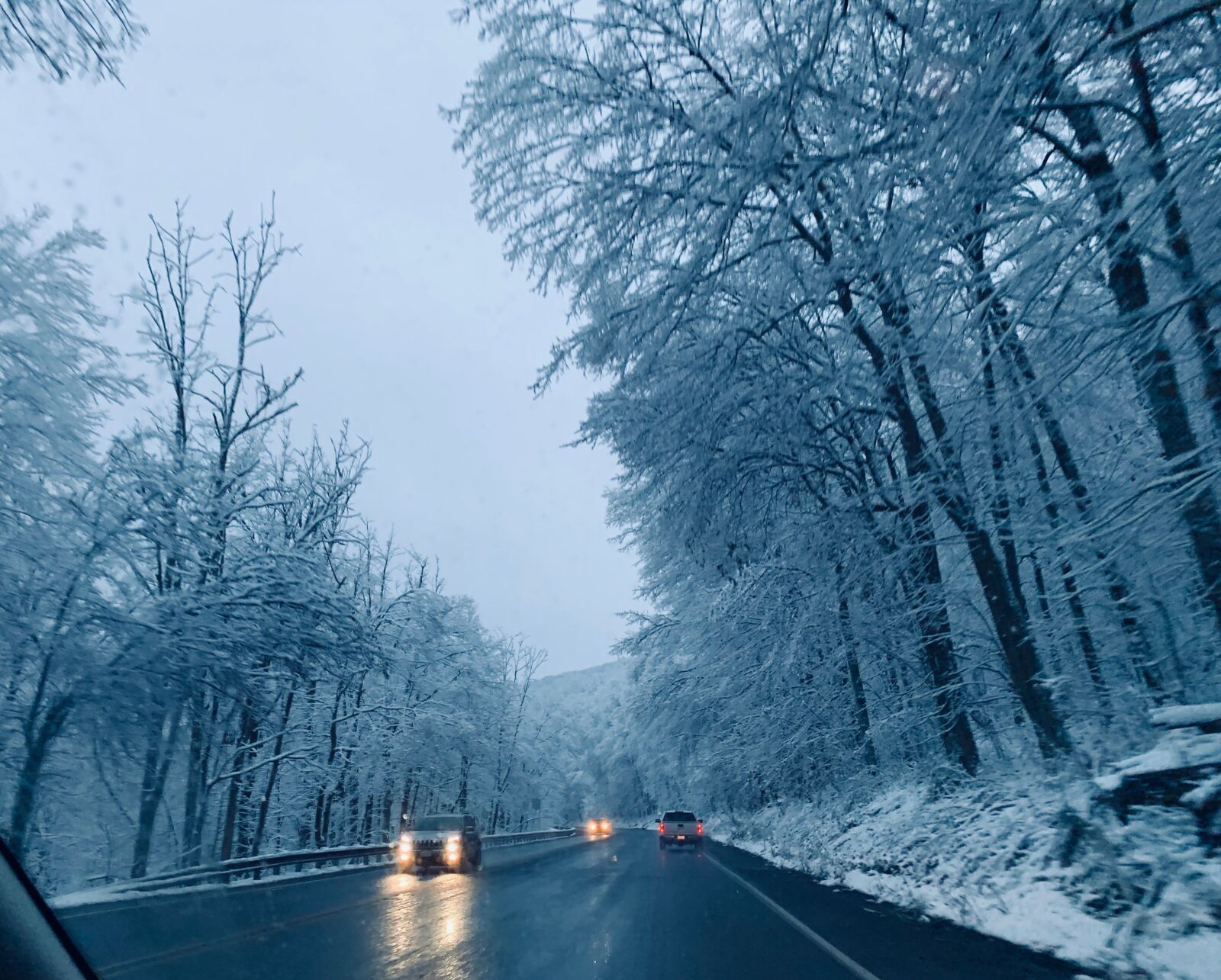 Apple iPhone XR sample photo. Snow, driving, blue photography