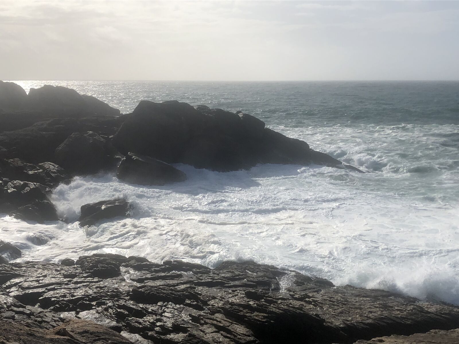 iPhone 8 back camera 3.99mm f/1.8 sample photo. Ocean, rocks, france photography