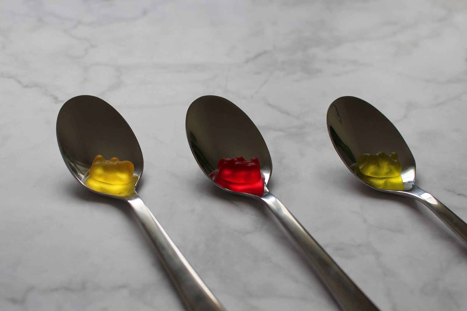 Canon EOS 700D (EOS Rebel T5i / EOS Kiss X7i) sample photo. Spoon, gummib r, fruit photography