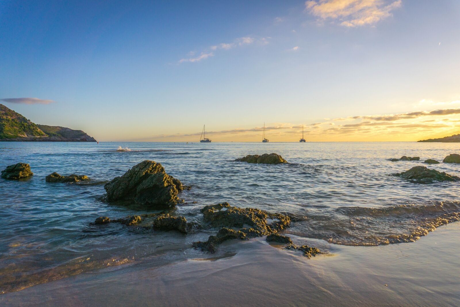Sony E 16-50mm F3.5-5.6 PZ OSS sample photo. Mallorca, beach, water photography