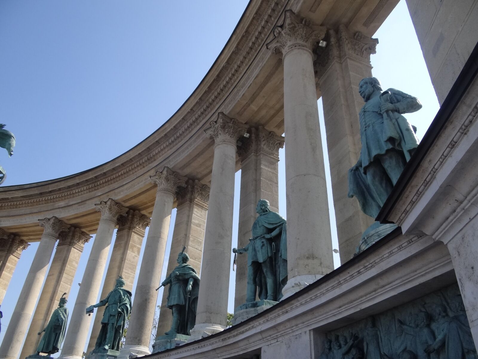 Sony Cyber-shot DSC-HX100V sample photo. Budapest, monument, trip photography