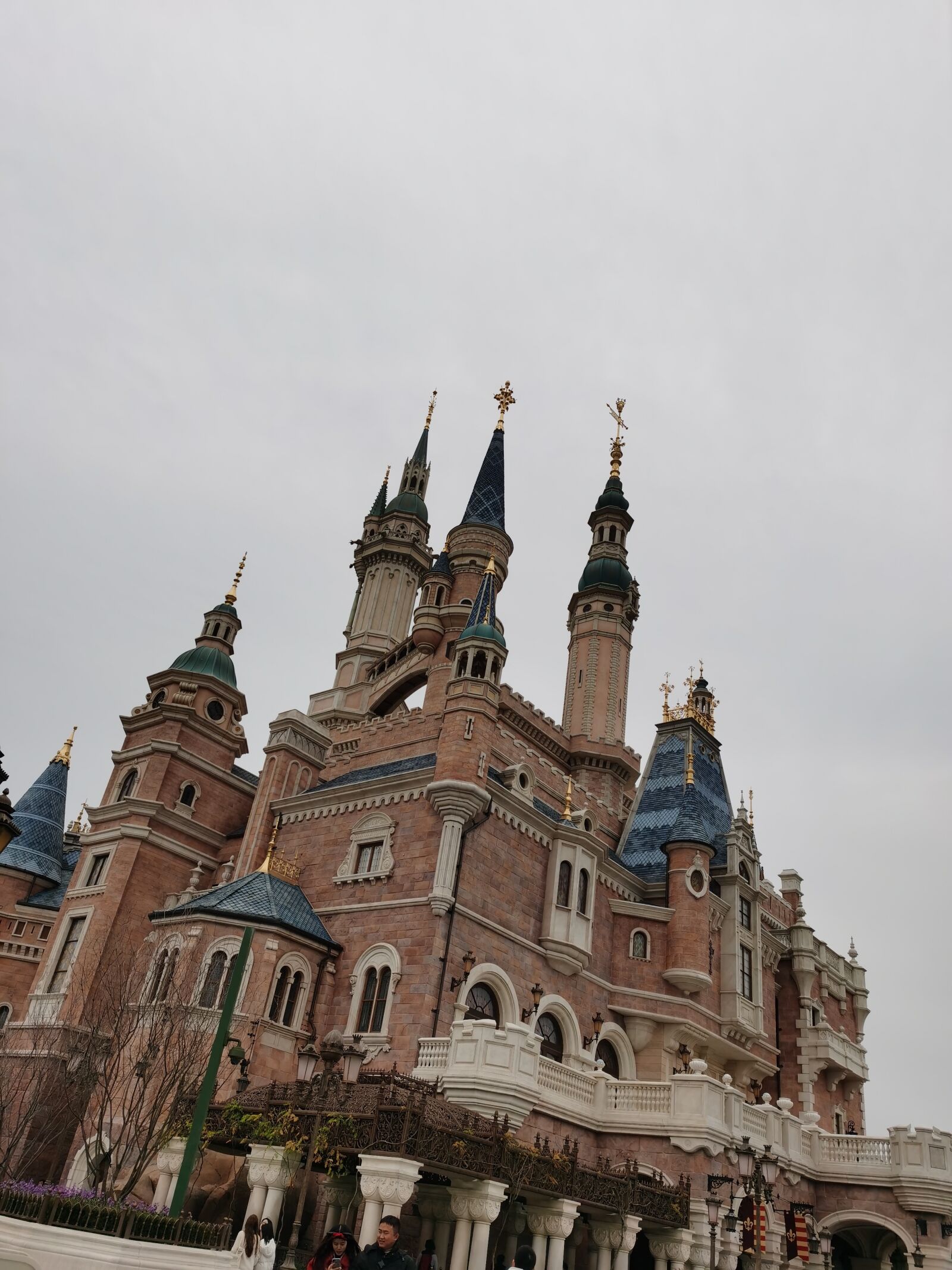 HUAWEI LIO-AN00 sample photo. Disney, castle, shanghai photography
