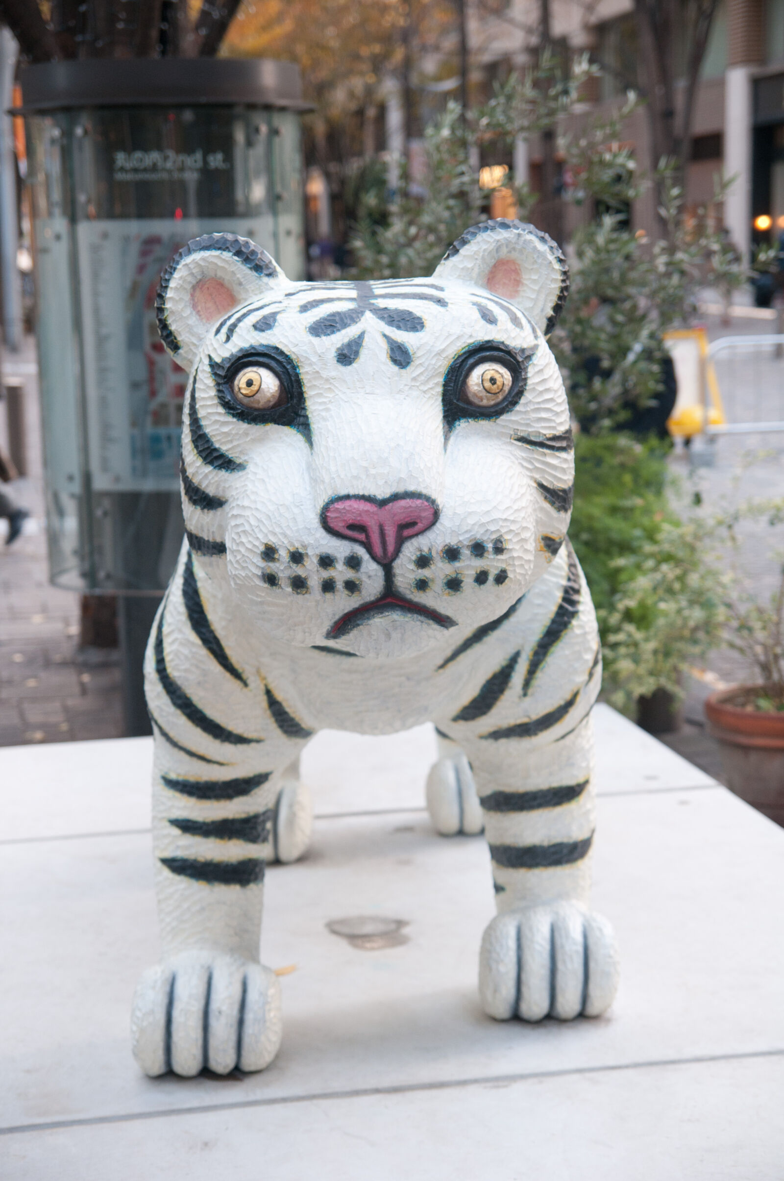 Nikon D300 sample photo. Tiger, statue photography