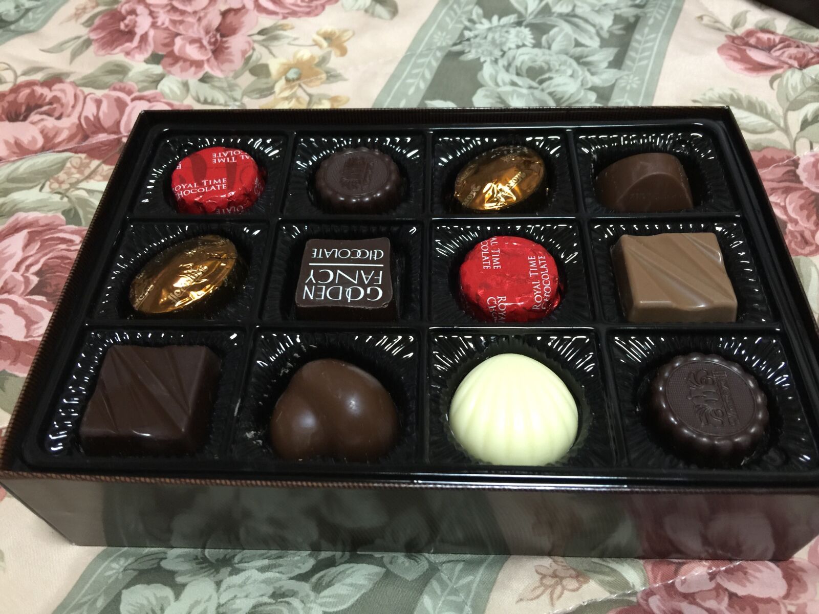 iPhone 6 Plus back camera 4.15mm f/2.2 sample photo. Suites, classic cola, sweet photography