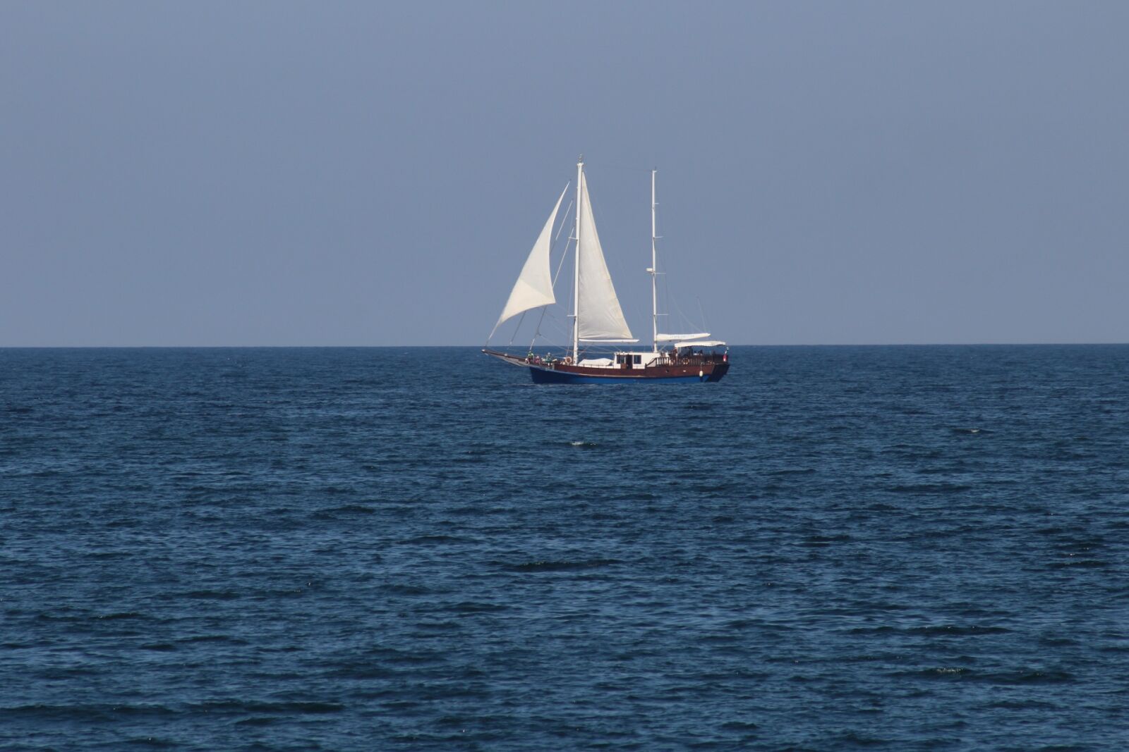 Canon EOS 1200D (EOS Rebel T5 / EOS Kiss X70 / EOS Hi) sample photo. Sailboat, sea, water photography