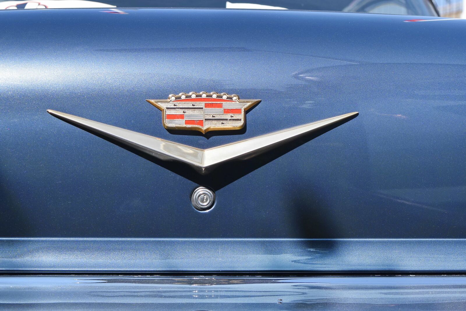 Nikon D5500 sample photo. Blue, car, metallic, sign photography
