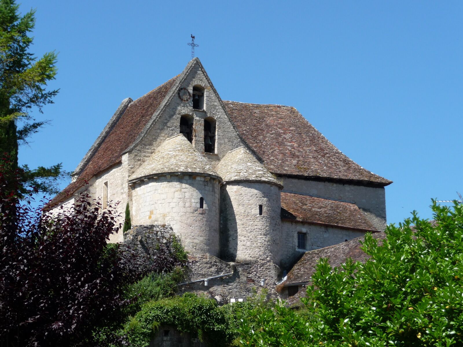 Panasonic Lumix DMC-TZ5 sample photo. Church, france, romanesque architecture photography