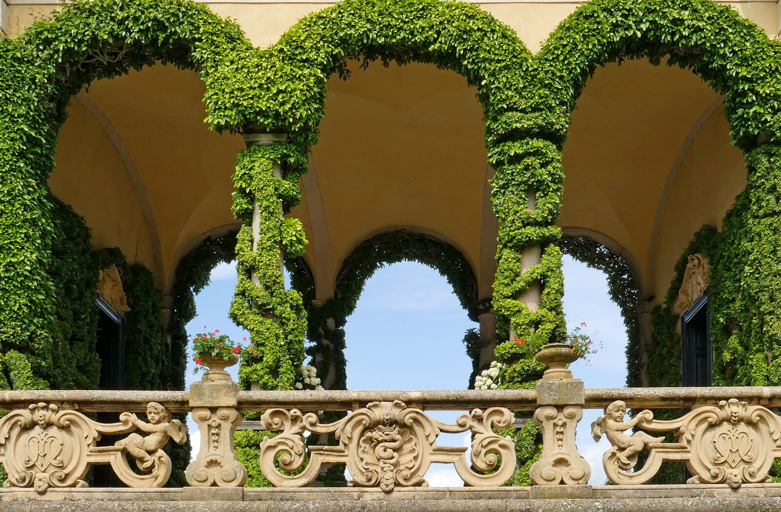 Panasonic Lumix DMC-FZ1000 sample photo. Villa balbianello, festivity, decorate photography