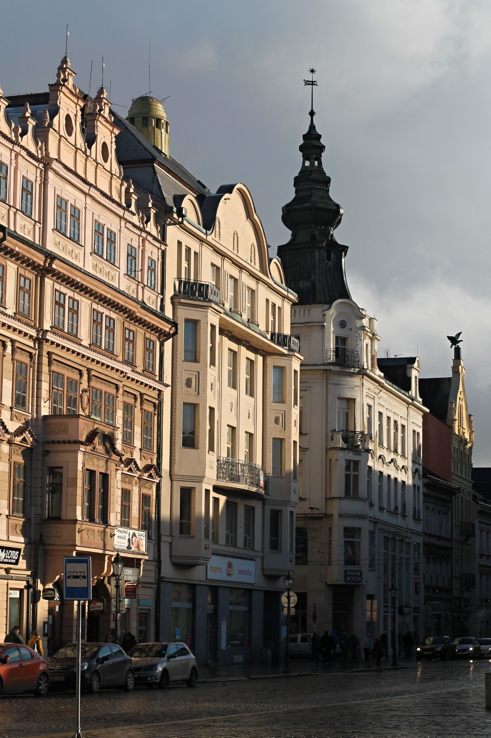 Canon EF 50mm F1.8 II sample photo. Pilsen, square, dark sky photography
