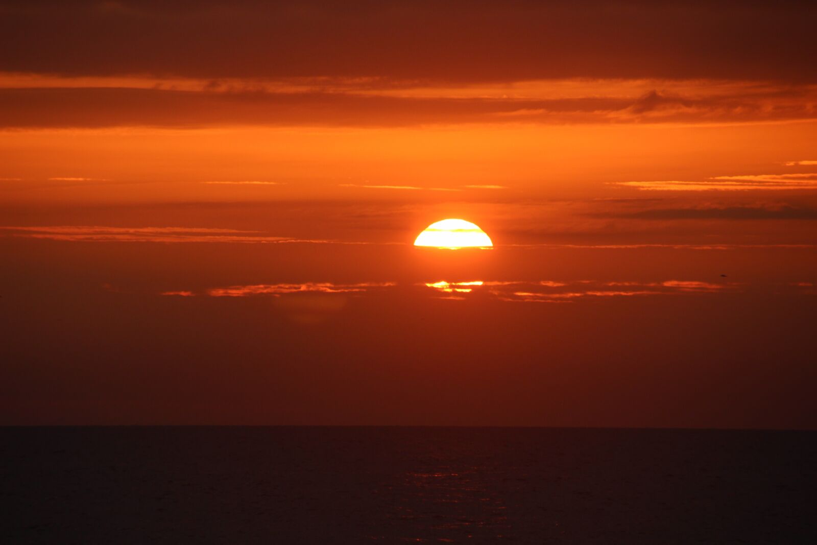 Canon EOS 100D (EOS Rebel SL1 / EOS Kiss X7) sample photo. Sunset, horizon, sea photography