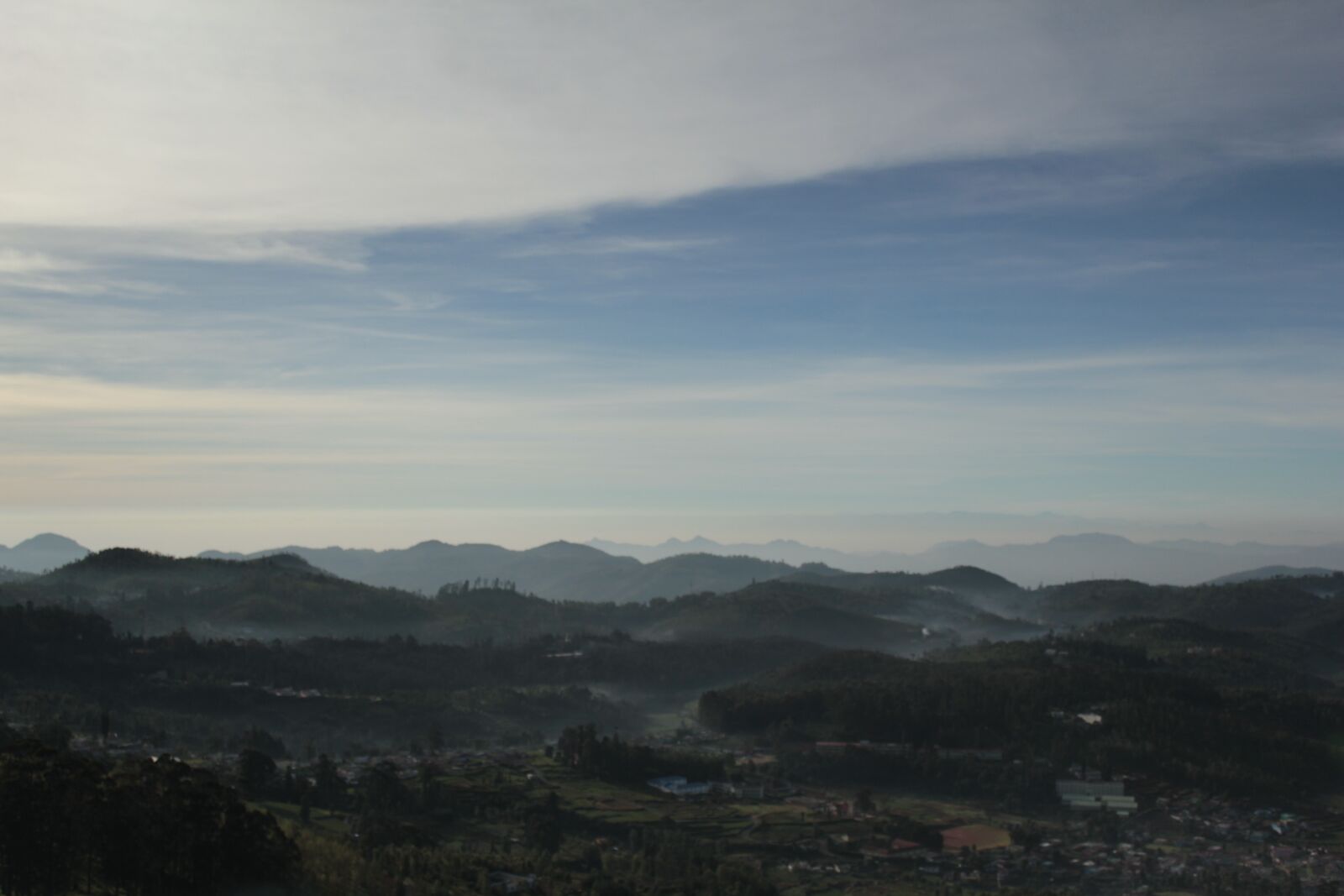 Canon EOS 550D (EOS Rebel T2i / EOS Kiss X4) sample photo. Hill, sky line, sky photography