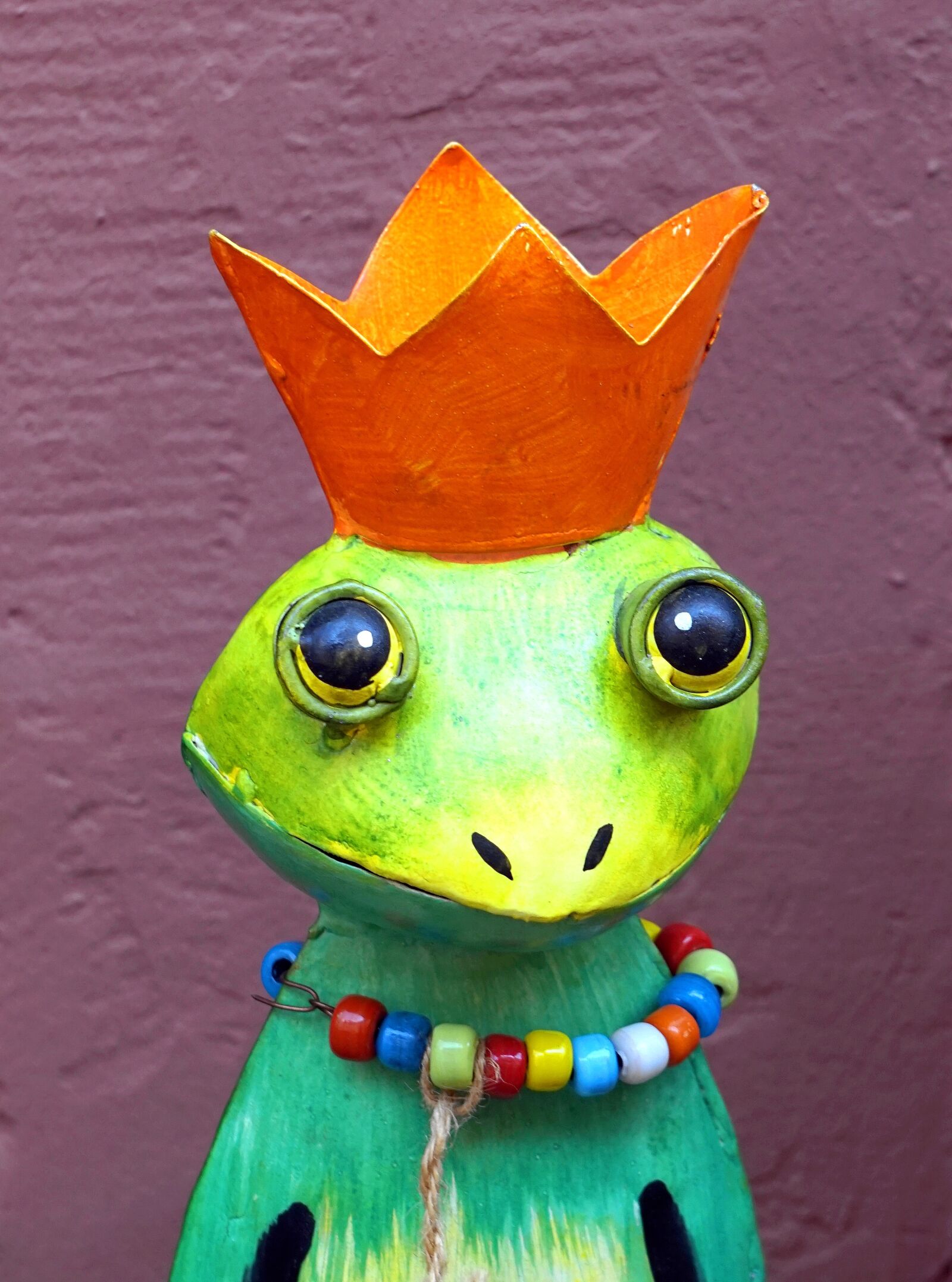 Sony Alpha a5000 (ILCE 5000) + Sony E 55-210mm F4.5-6.3 OSS sample photo. Frog prince, garden decoration photography