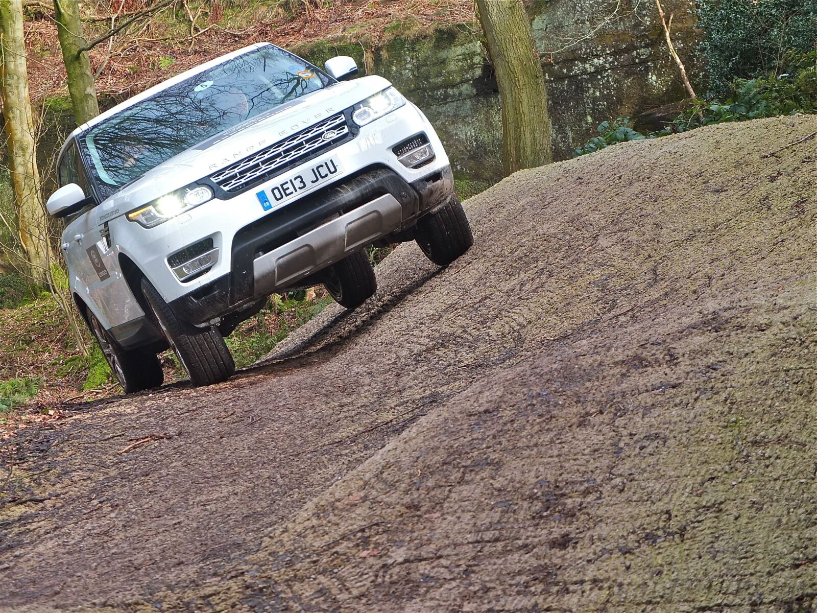 Fujifilm X10 sample photo. Range rover, off road photography