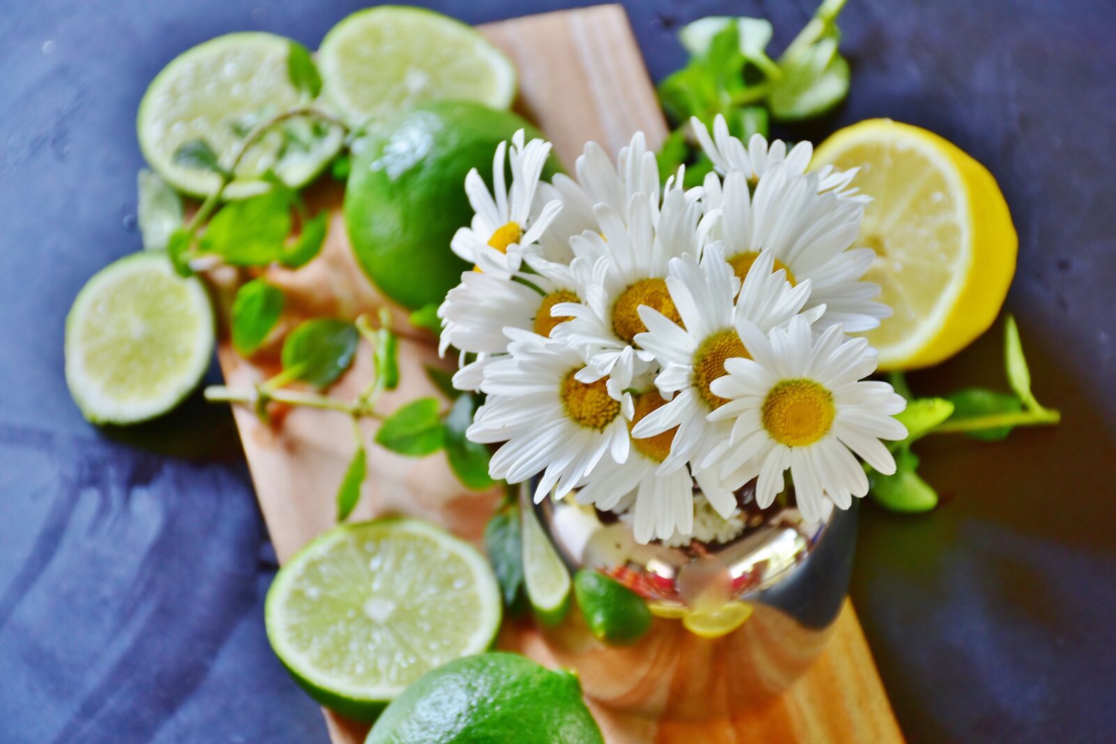 Nikon D7200 sample photo. Daisies, lime, lemons photography