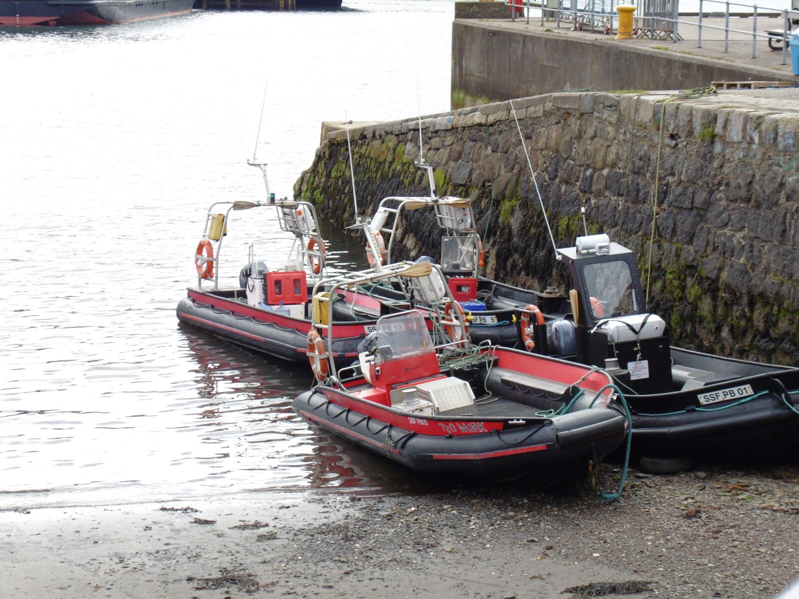 Panasonic Lumix DMC-LZ40 sample photo. Water, sea, boats photography