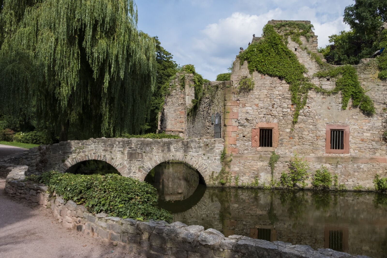 Fujifilm XF 18-55mm F2.8-4 R LM OIS sample photo. Ruin, castle, church photography