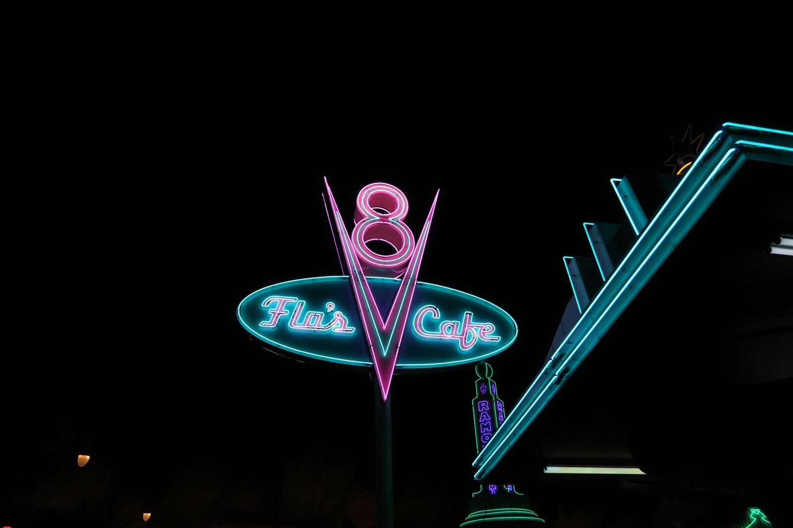 Canon PowerShot G7 X sample photo. Flo's café, disneyland, racers photography