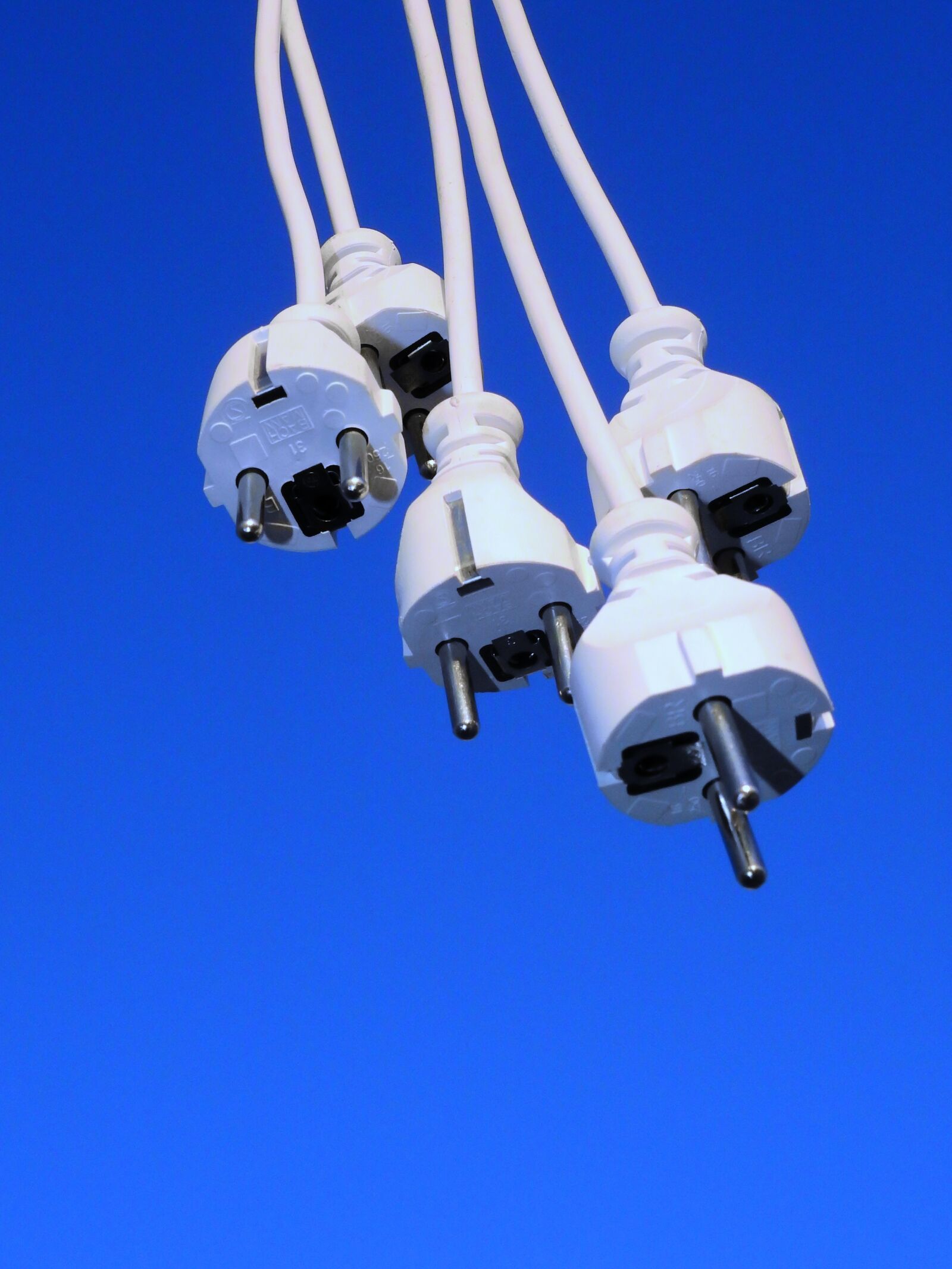 Nikon Coolpix P900 sample photo. Plug, cable, line photography