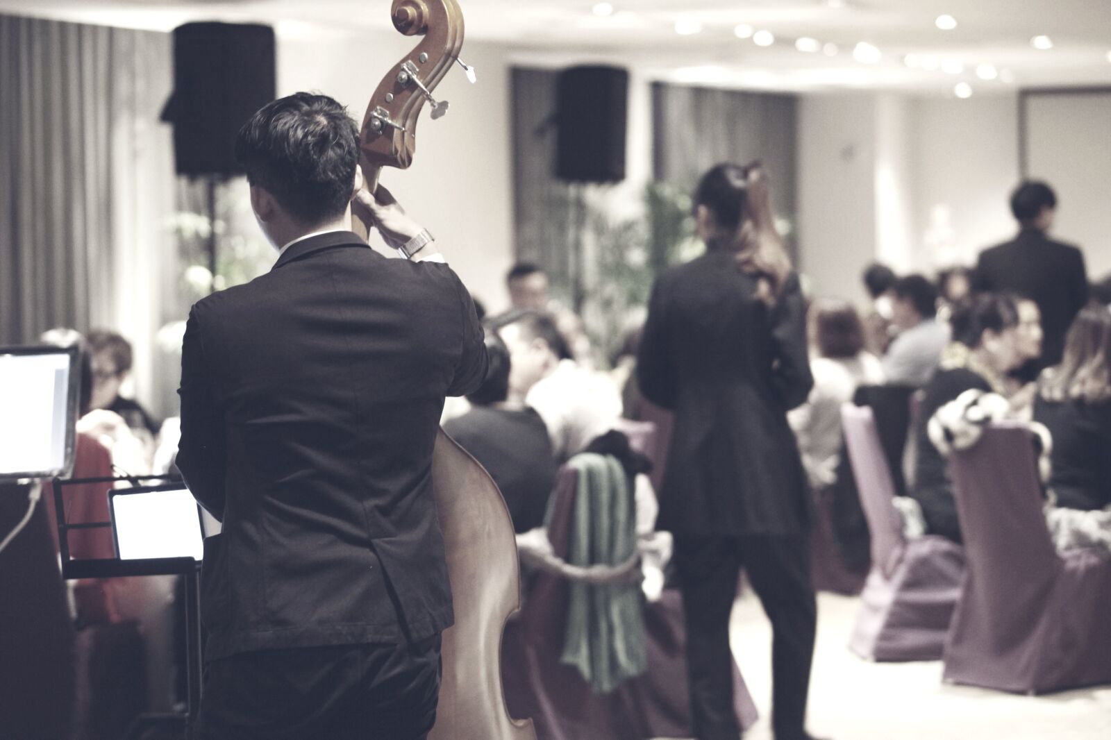 Canon EOS 5D Mark II sample photo. Dining, music band, restaurant photography