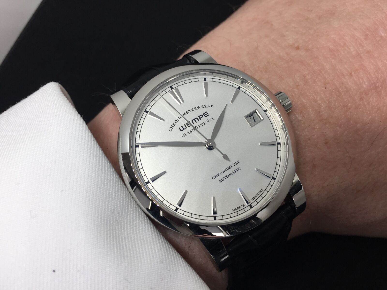 iPhone 6 Plus back camera 4.15mm f/2.2 sample photo. Clock, wrist watch, time photography