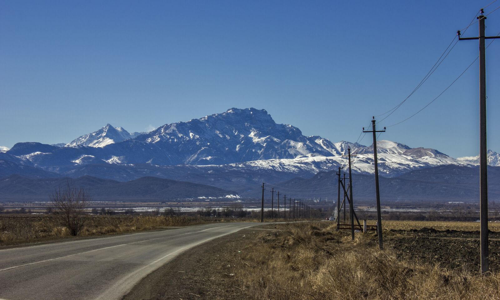 Canon EOS 550D (EOS Rebel T2i / EOS Kiss X4) sample photo. Mountains, top, white clouds photography