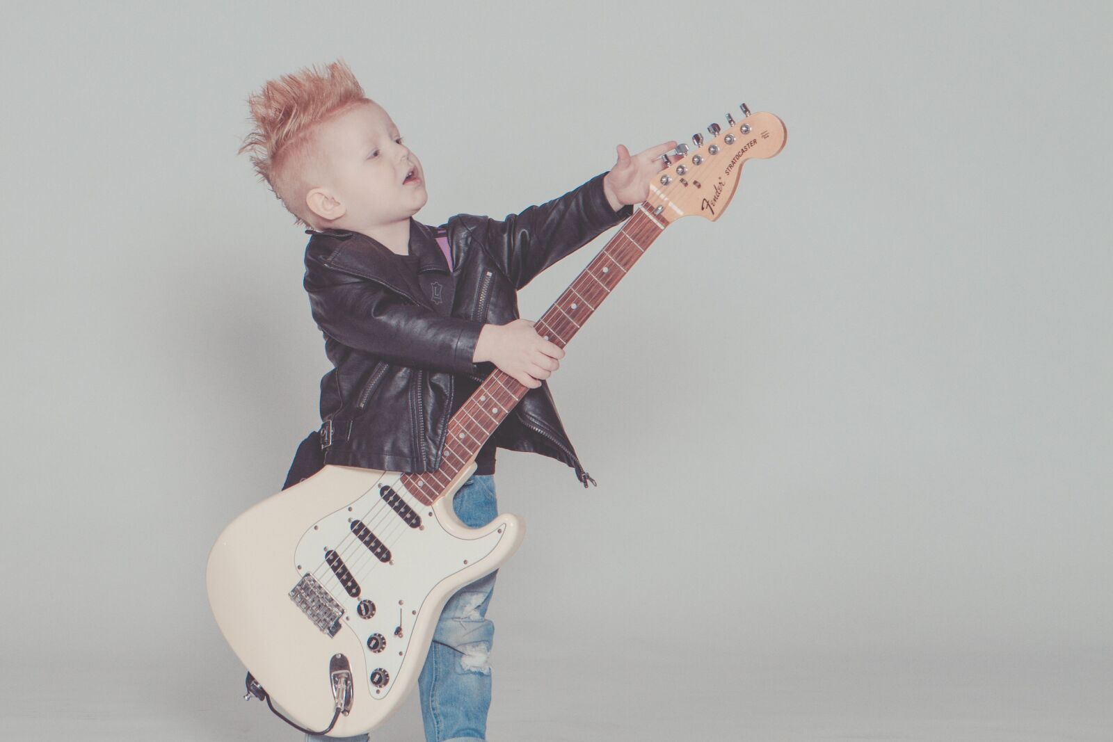 Canon EOS 7D + Canon EF 24-70mm F2.8L USM sample photo. Baby, guitar, rock photography