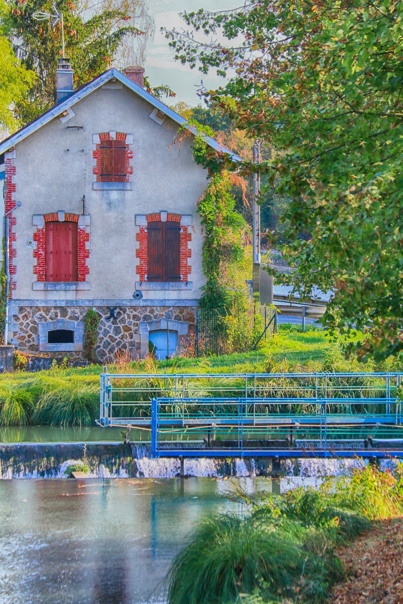 Canon EOS 70D sample photo. Landscape, field, dam photography