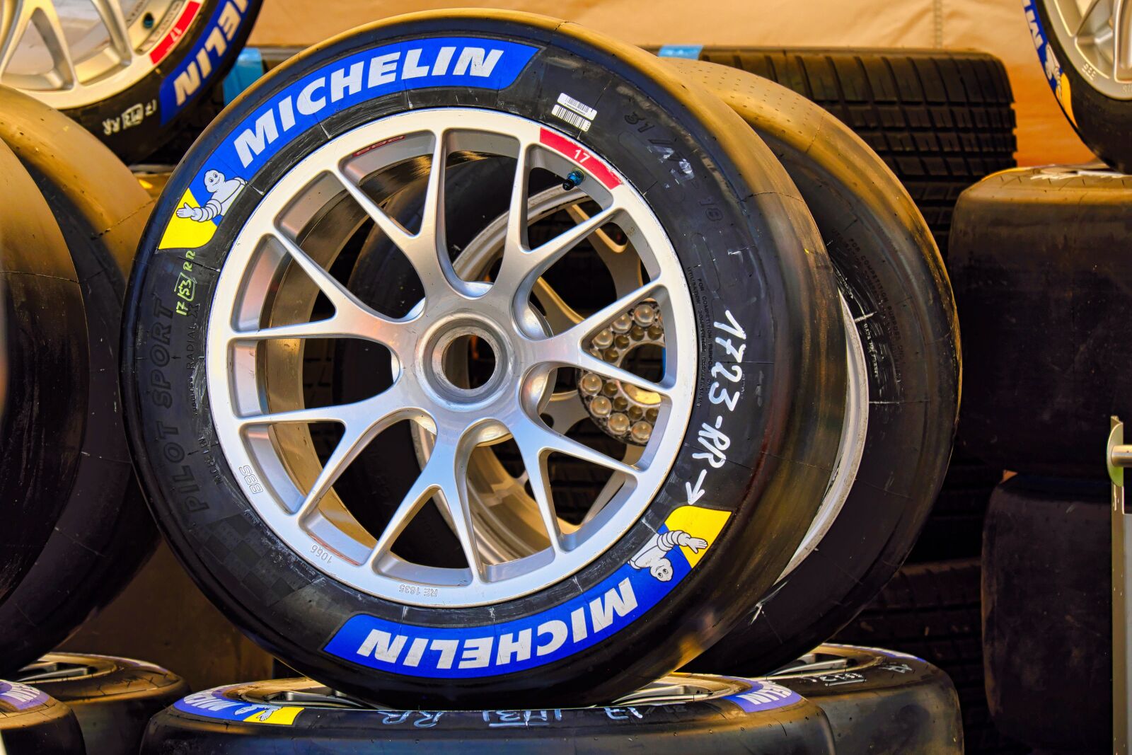 Fujifilm X-T2 + Fujifilm XF 55-200mm F3.5-4.8 R LM OIS sample photo. Motorsport, car racing, alloy photography