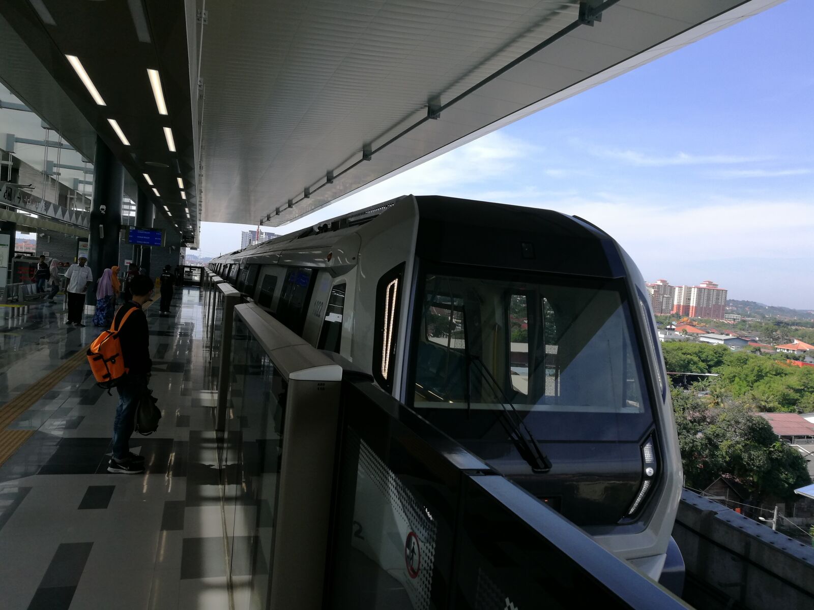HUAWEI P9 sample photo. Mrt, lrt, electric train photography