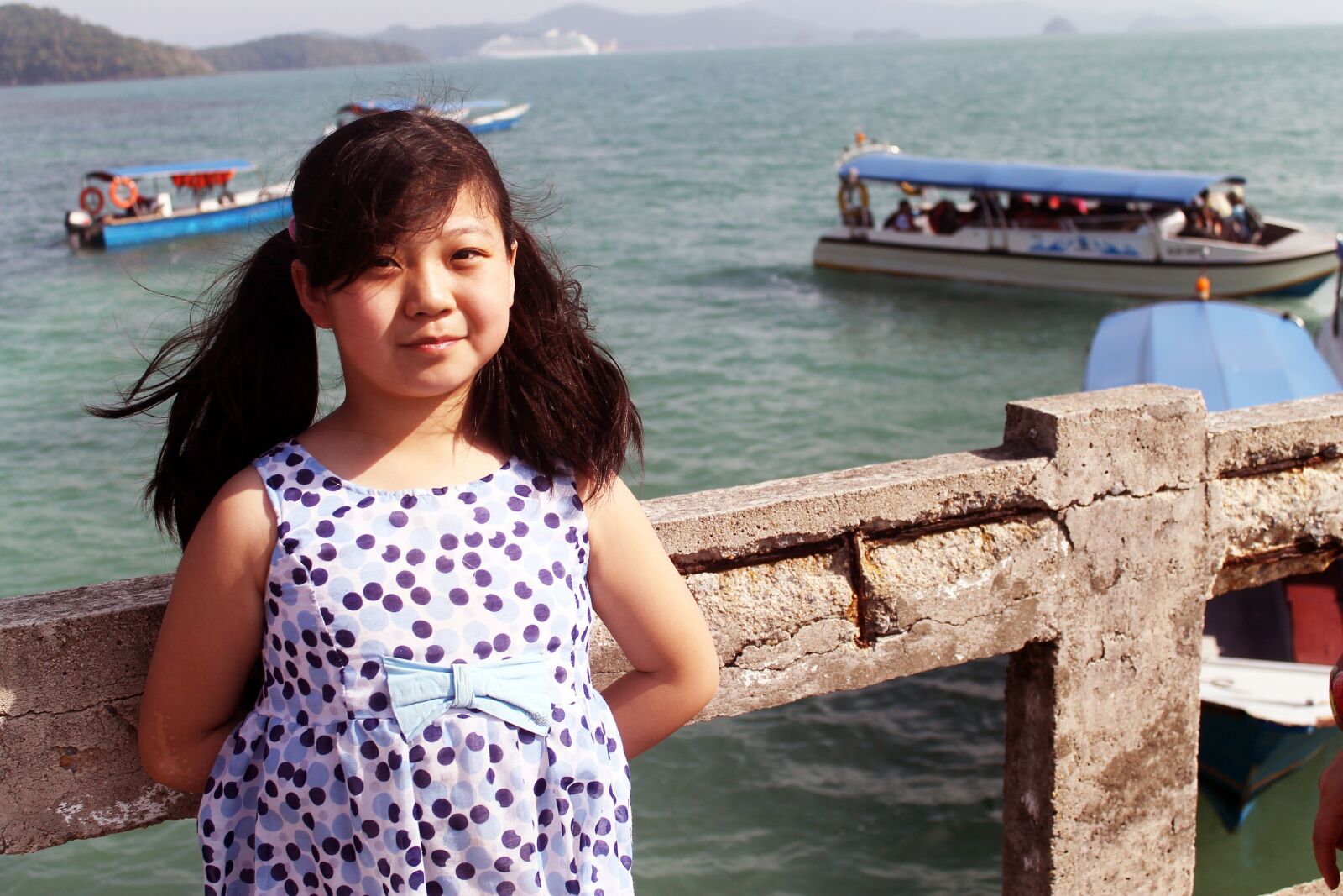 Canon EOS 1100D (EOS Rebel T3 / EOS Kiss X50) sample photo. Baby, girl, sea photography