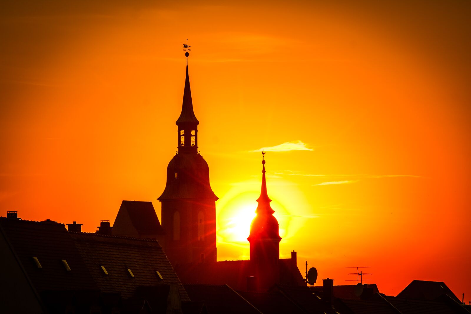 Canon EOS 750D (EOS Rebel T6i / EOS Kiss X8i) sample photo. Sunset, city, silhouette photography
