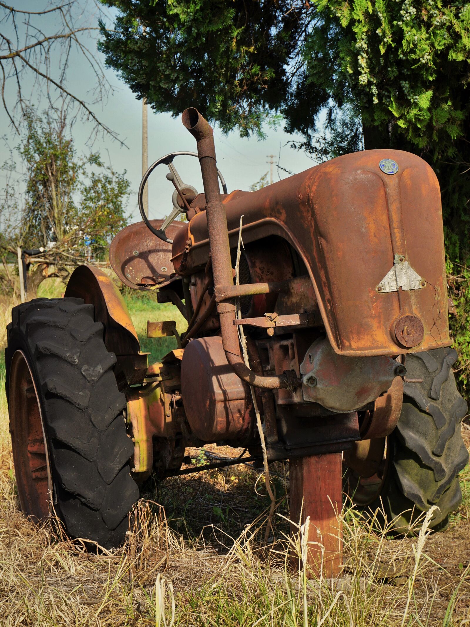 Sony E 16-50mm F3.5-5.6 PZ OSS sample photo. Tractor, rust, italy photography