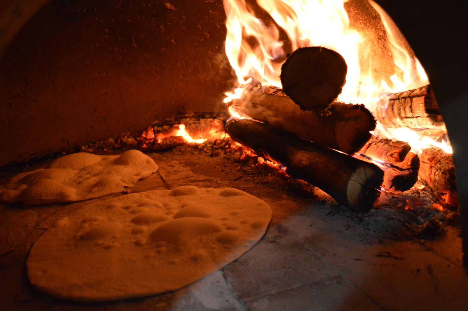Nikon D3200 sample photo. Pizza, forna firewood, coal photography
