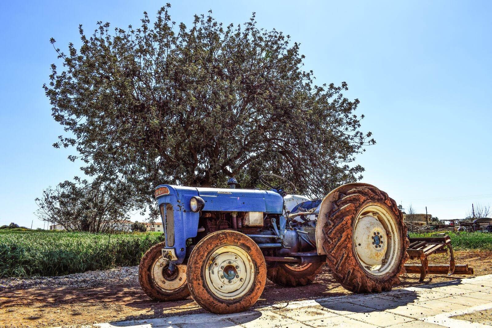 Nikon D3300 sample photo. Tractor, old, farm photography